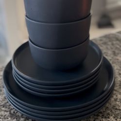 Dining Set, Blue Stoneware $10