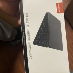 FOLDABLE BLUETOOTH KEYBOARD