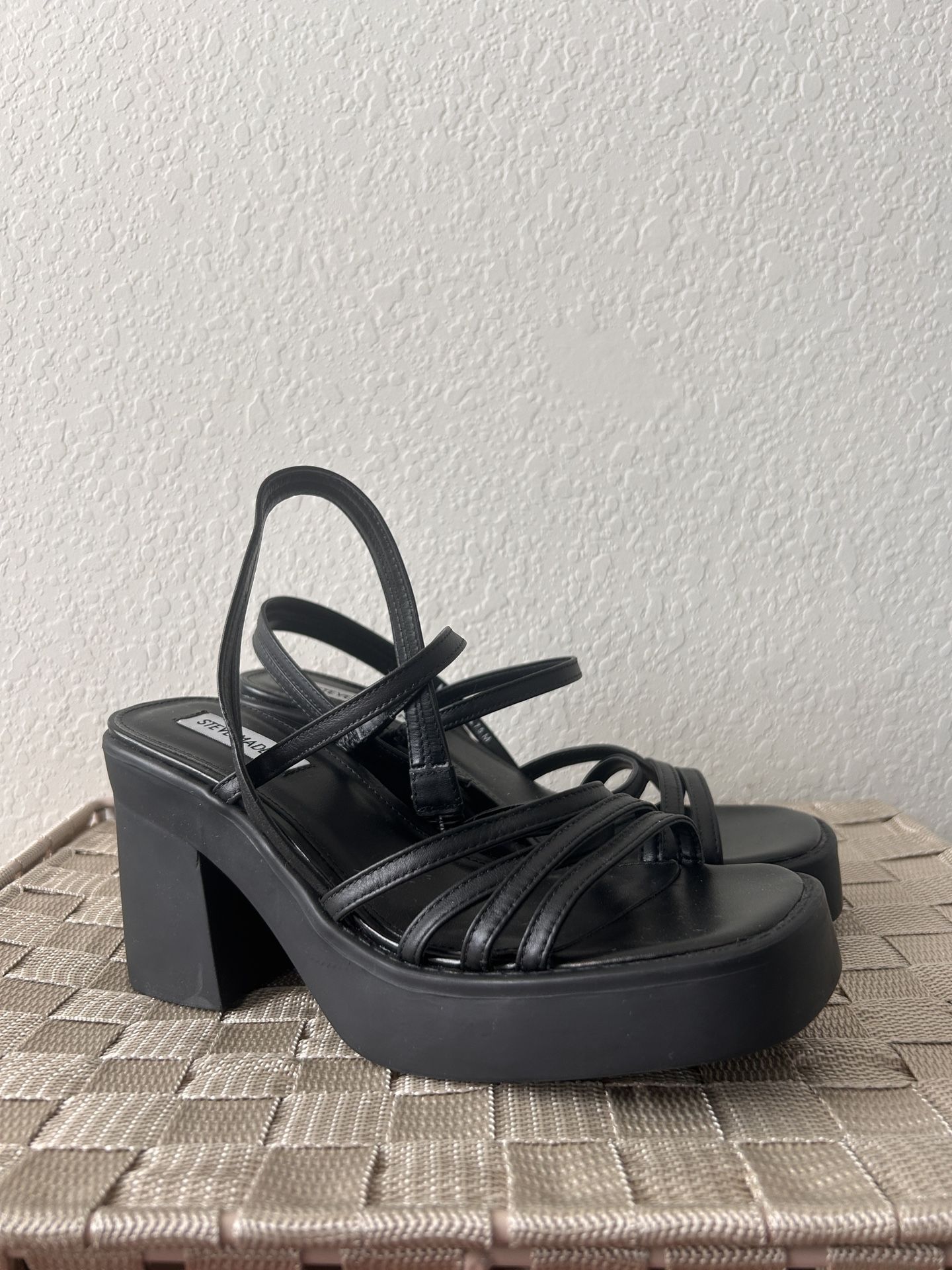 7.5 STEVE MADDEN WOMENS PLATFORM SANDALS