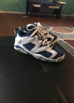 Size 7.5 I will let it go for the low 60$ .they don't feet me anymore .