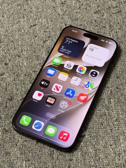 iPhone 16 Pro Max 256GB Unlocked  ( Cracked Back )