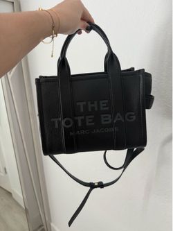 Marc Jacob’s leather tote bag small size with Marc Jacob’s chainstrap