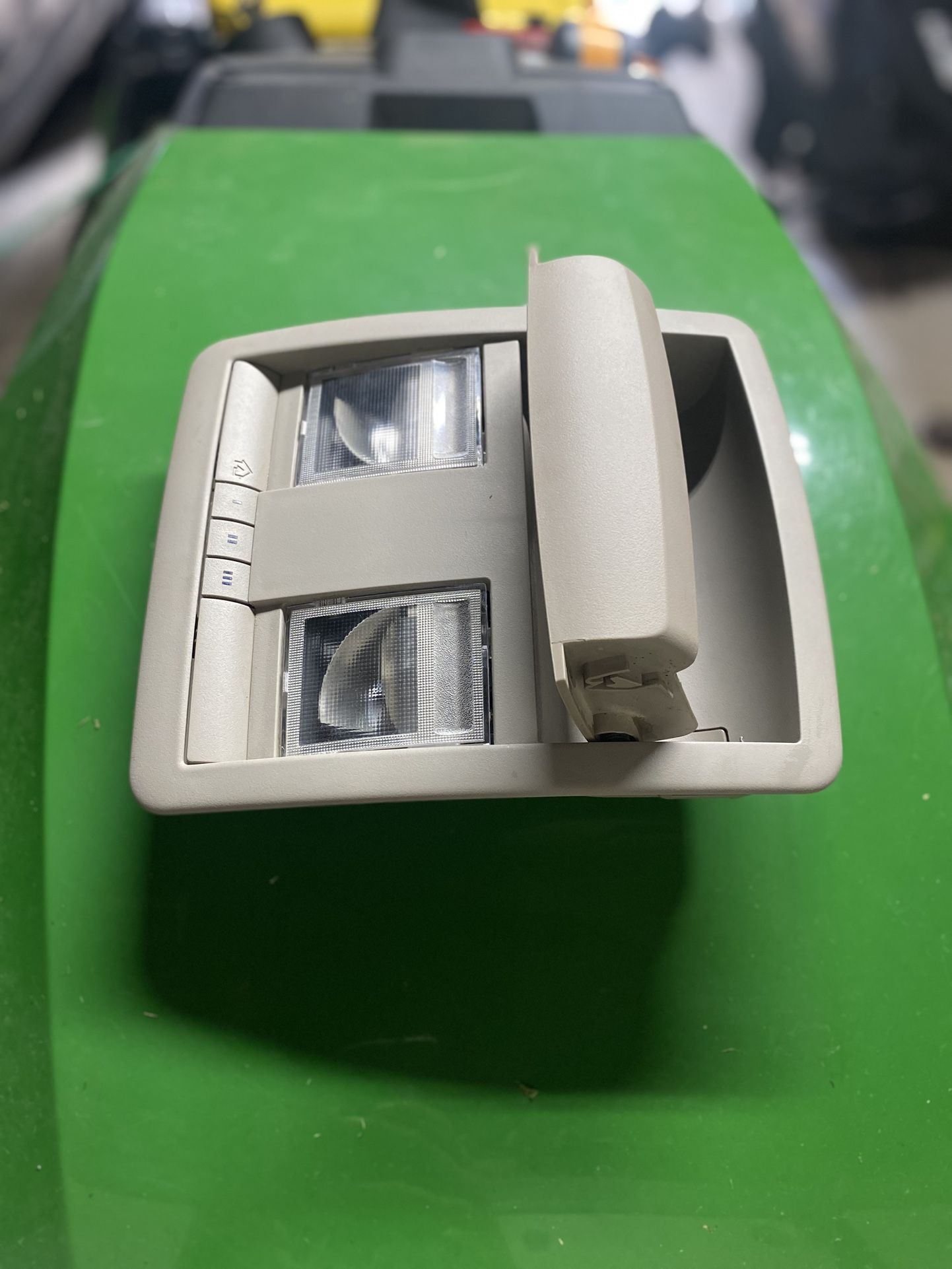 Jeep Grand Cherokee Dome Light