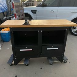 $220 54”x20” work bench with a working vise, metal/wood,