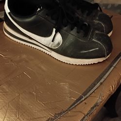 Nike Classic Cortez Black And White 
