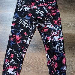 NWT Calvin Klein exercise capris medium 
