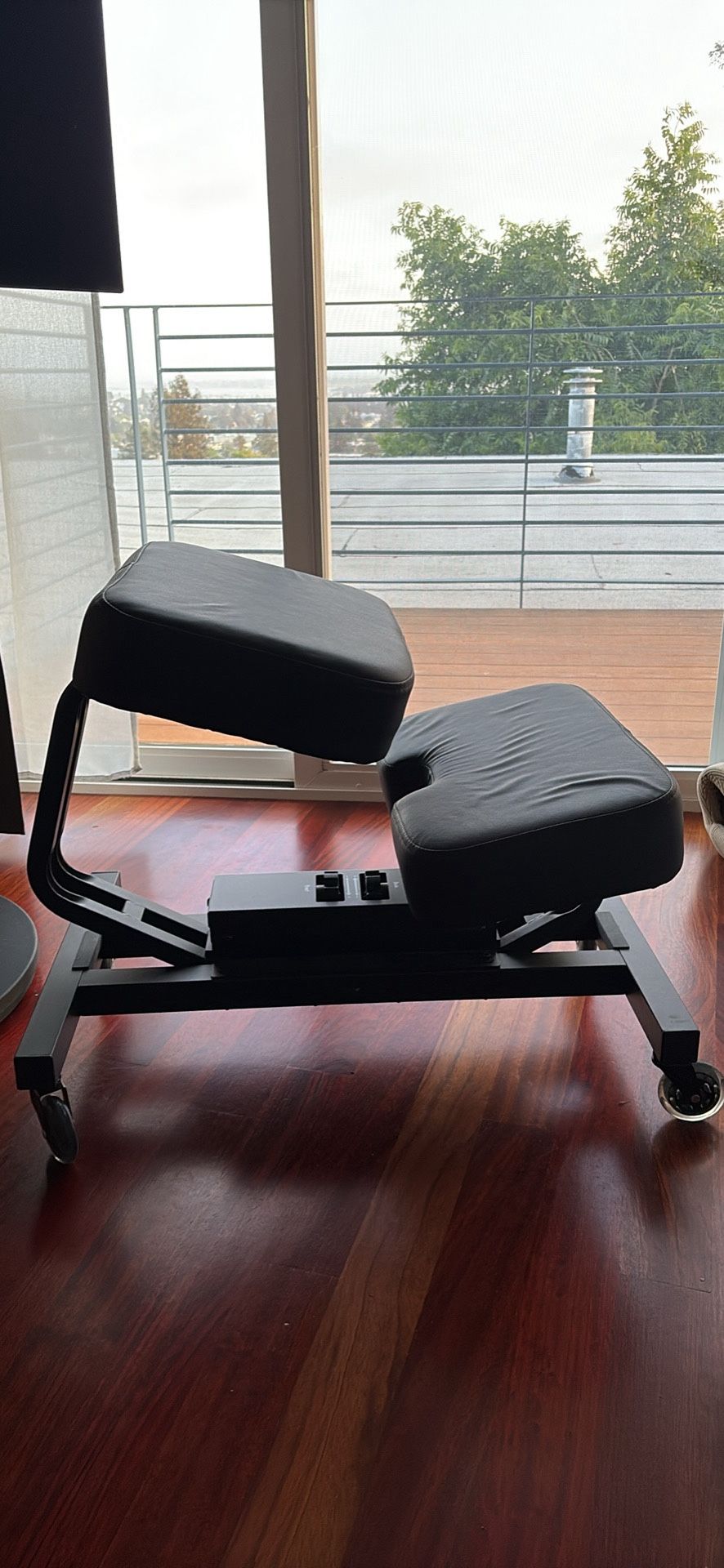 Black rocking Kneeling Chair With Wheels