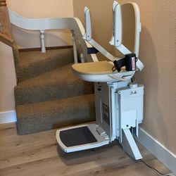 Acorn 180 Curved Stairlift T565