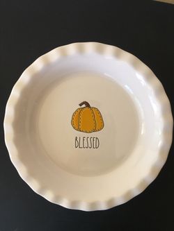 Rae Dunn 10.5” Diameter Ceramic Pumpkin Pie Dish off White. New