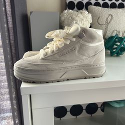 Reebok Club Geo C Mid Sneakers. Size 9