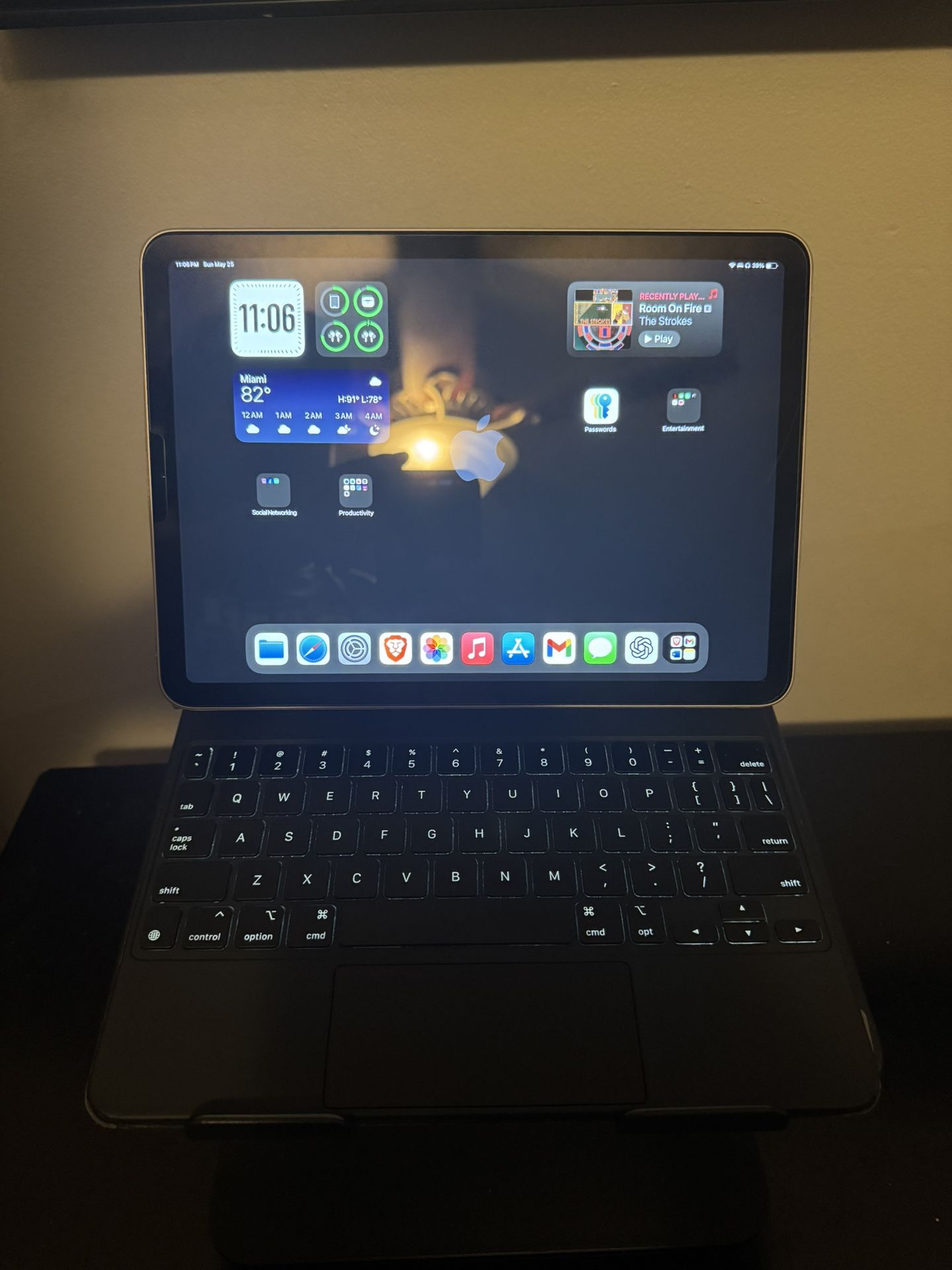 iPad Air 5 Generation With Magic Keyboard