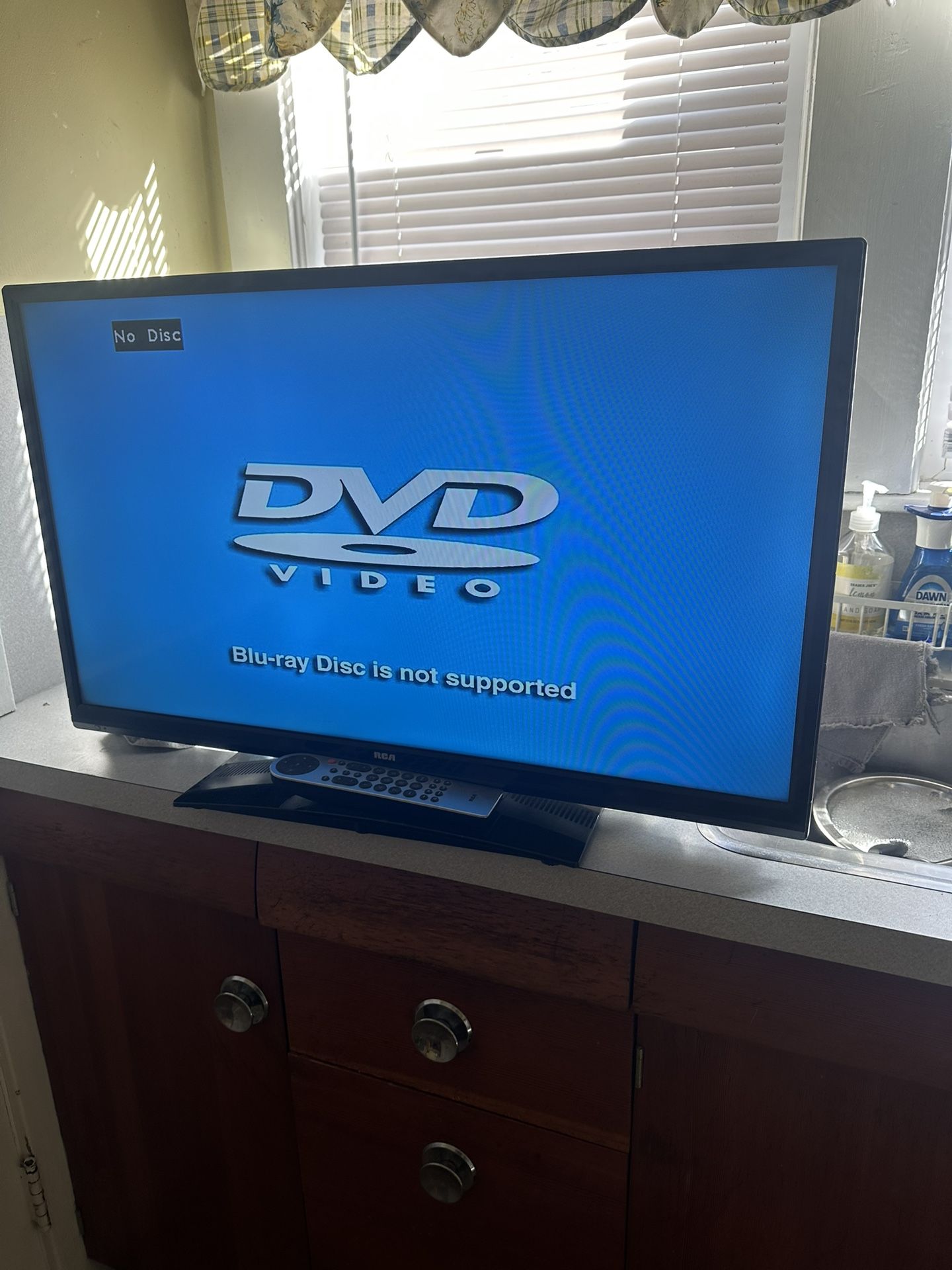 32 Inch RCA Tv