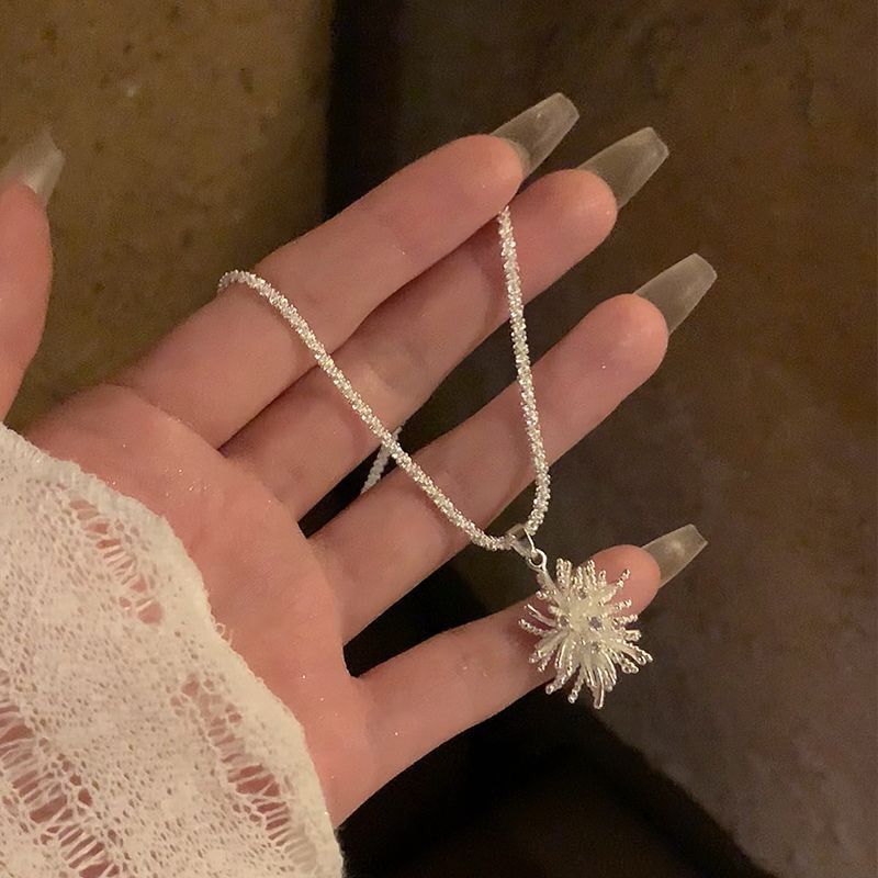 Flash diamond fireworks dandelion flower necklace women‘s light luxury temperament high-end clavicle chain sweet Internet celebrity popular necklace