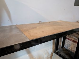 Work bench / garage table