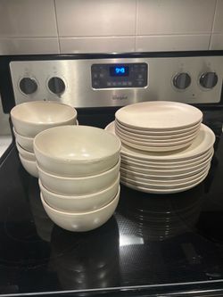 Gibson Home Rockaway Stoneware Dinnerware — Service for 8 (cream, matte finish)