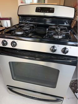 GE STOVE 30 inch - GAS.  Used Great Condition
