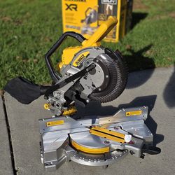 DEWALT
20-Volt MAX XR Cordless 10 in. Dual Bevel Fixed Miter Saw (Tool Only)