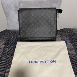 Louis Vuitton Messenger Bag M44001