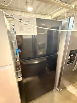 Whirlpool Top-Freezer Refrigerator Black