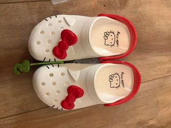 Hello Kitty Crocs size W5