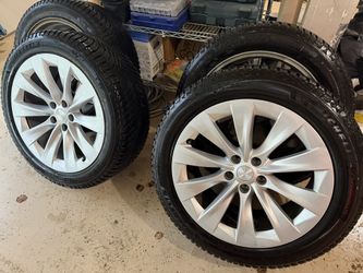 20” Model X Silver Slipstream wheels w/ CrossClimate 2 tires