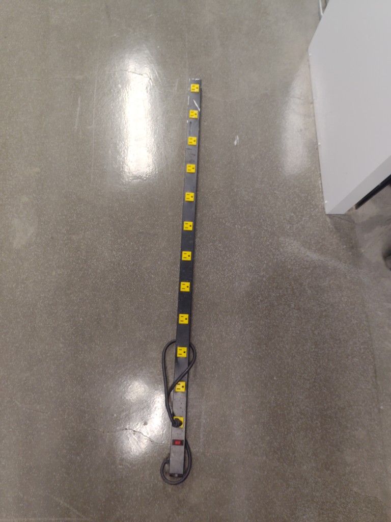 Trip Power Distribution 12 Outlets