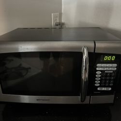 Emerson Microwave 900 Watts
