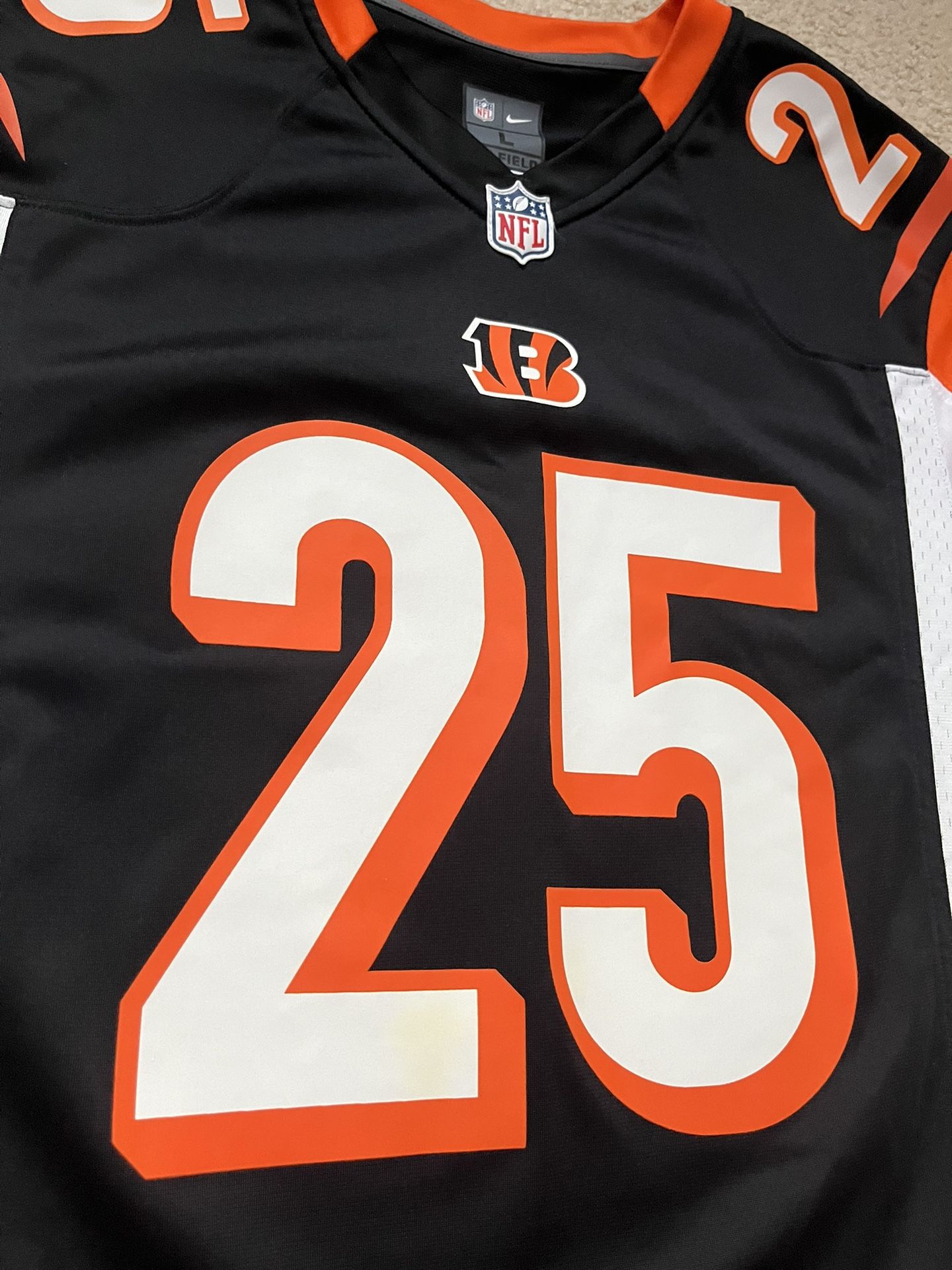 Giovani Bernard Cincinnati Bengals Nike Jersey Men Large Great Condition  for Sale in Swormville, NY - OfferUp