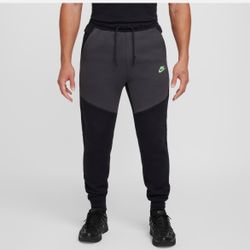 Brand New Nike Tech Pants Joggers Sz XL & 2XL