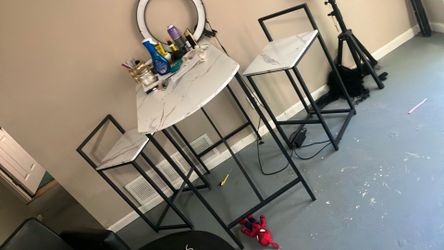 Table n Chairs