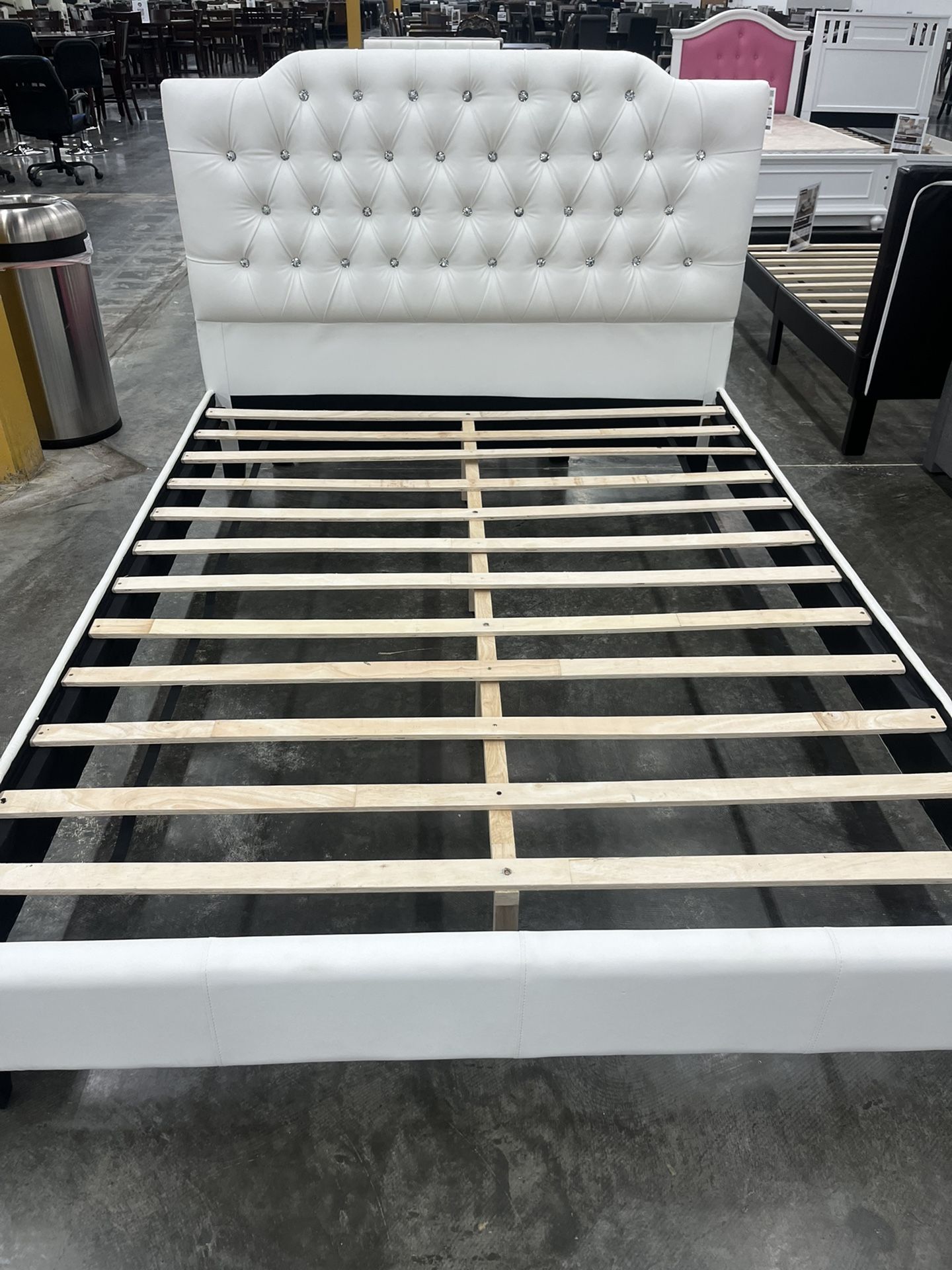 Cama Queen size incluye colchones entrega por el mismo precio