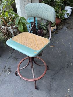 Mid Century Swivel Chair 