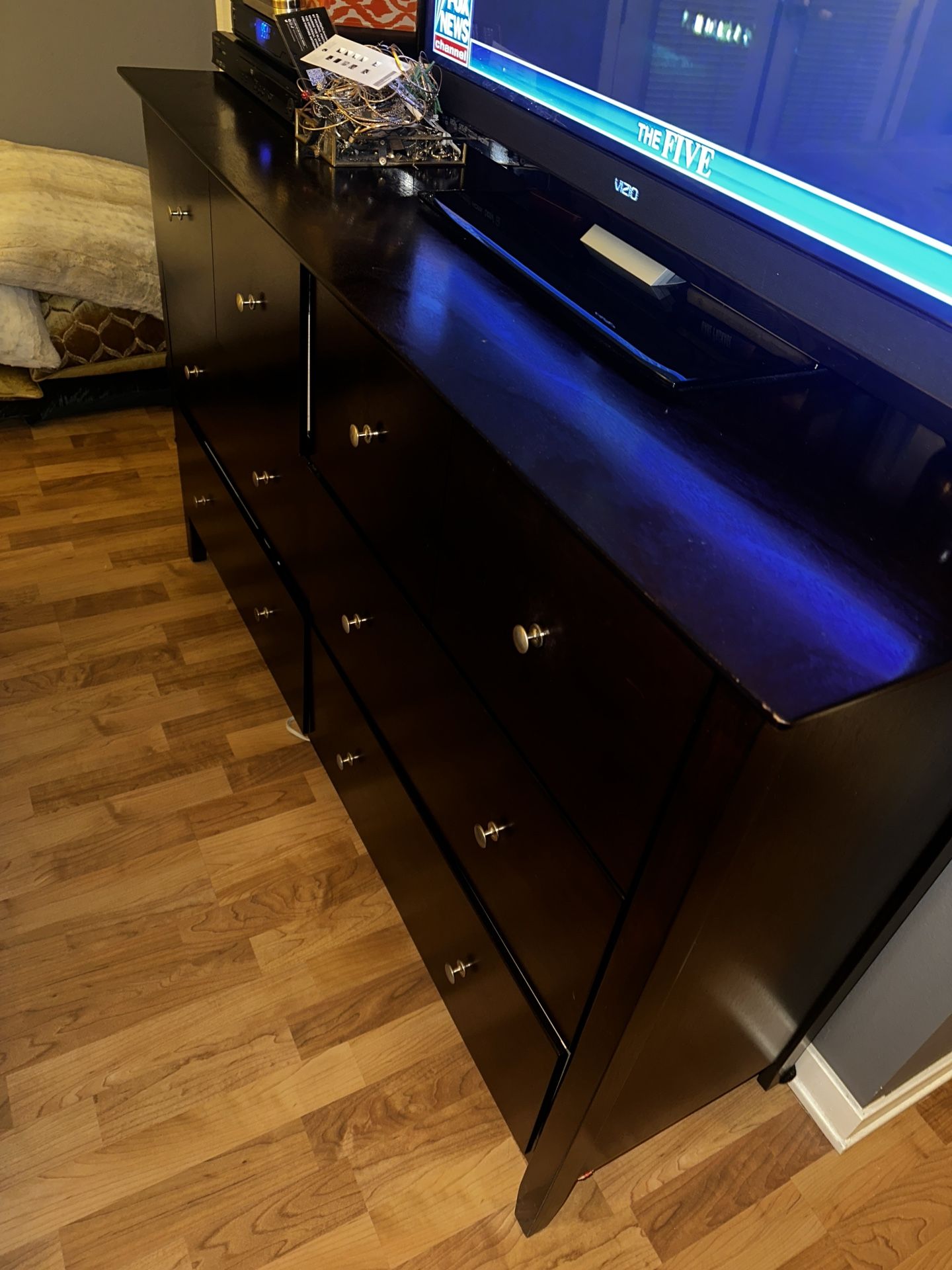 Dark Wood 6-Drawer Dresser - Stylish & Affordable