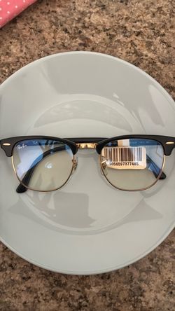 Ray-Ban Clubmaster Classic Everglasses (Model RB3016 901/BF).