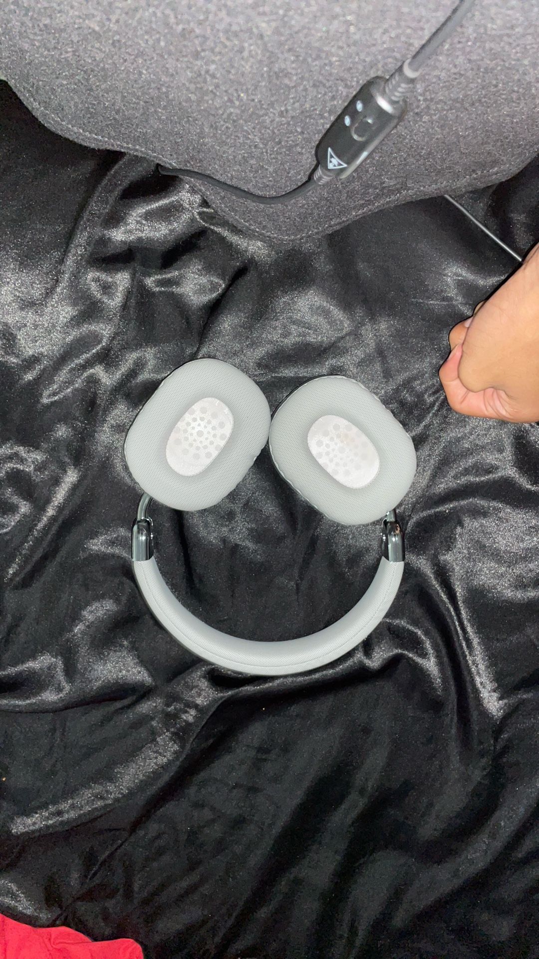 Apple wireless headphones