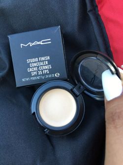 M.A.C Concealer
