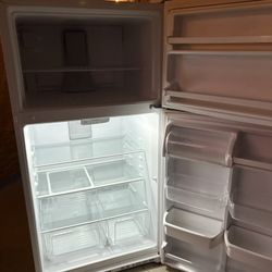 Whirpool Fridge  It cools and freezes well