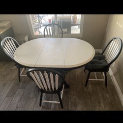 Round Kitchen Table W/ Extension And 4 Chairs