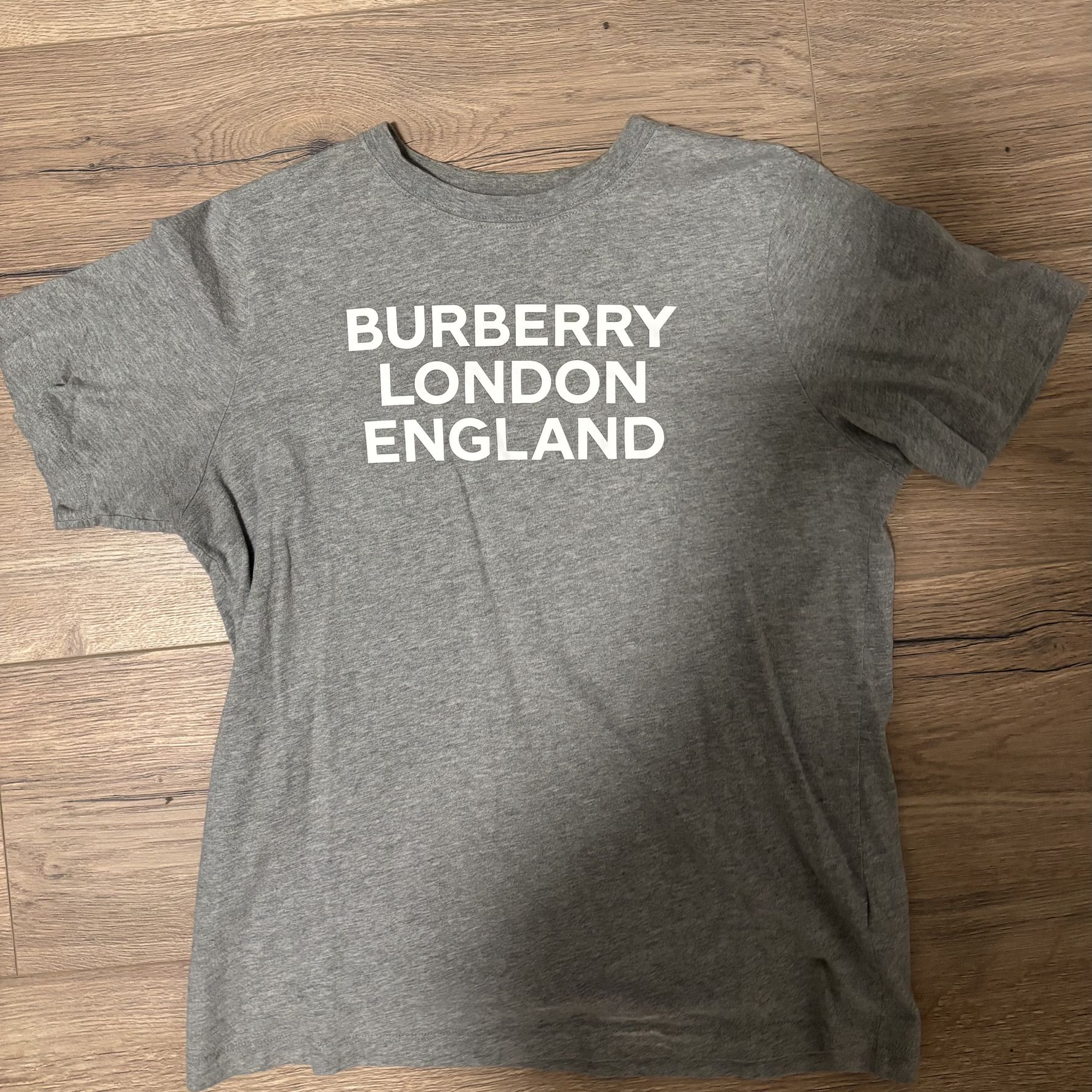 Burberry tshirt