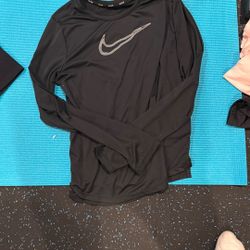 Used Nike Long Sleeve Shirt 