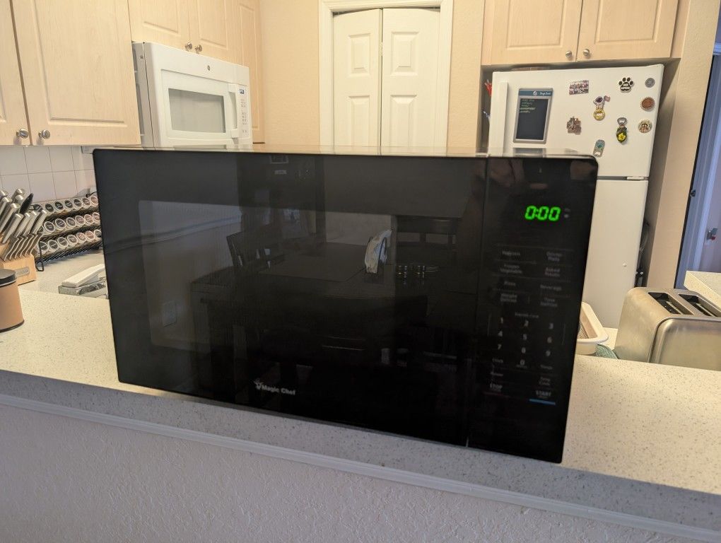 Magic Chef 1000W Microwave