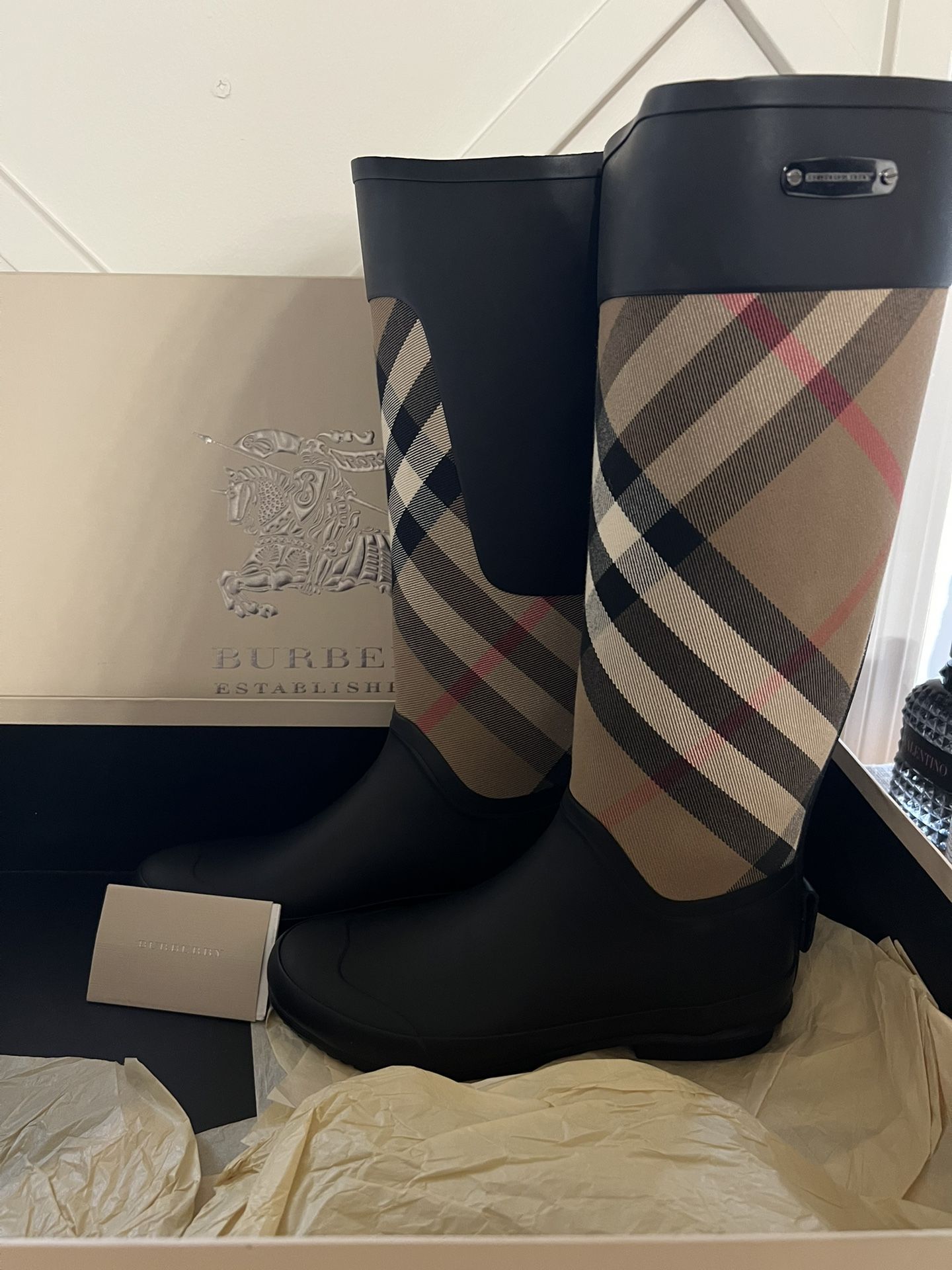 Women Burberry Rain Boots 5.5