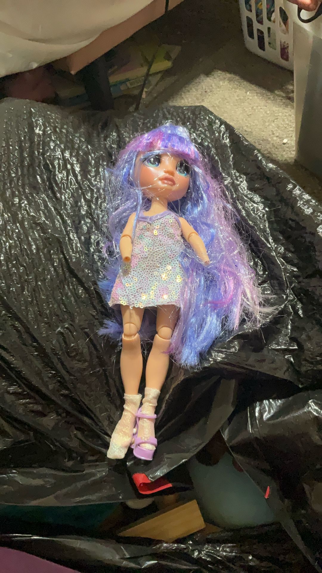 Rainbow, high doll hands are missing comes exactly as photographed