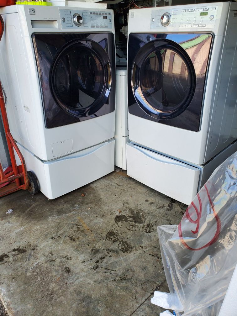 Kenmore Electric Washer Dryer Set with pedestal
