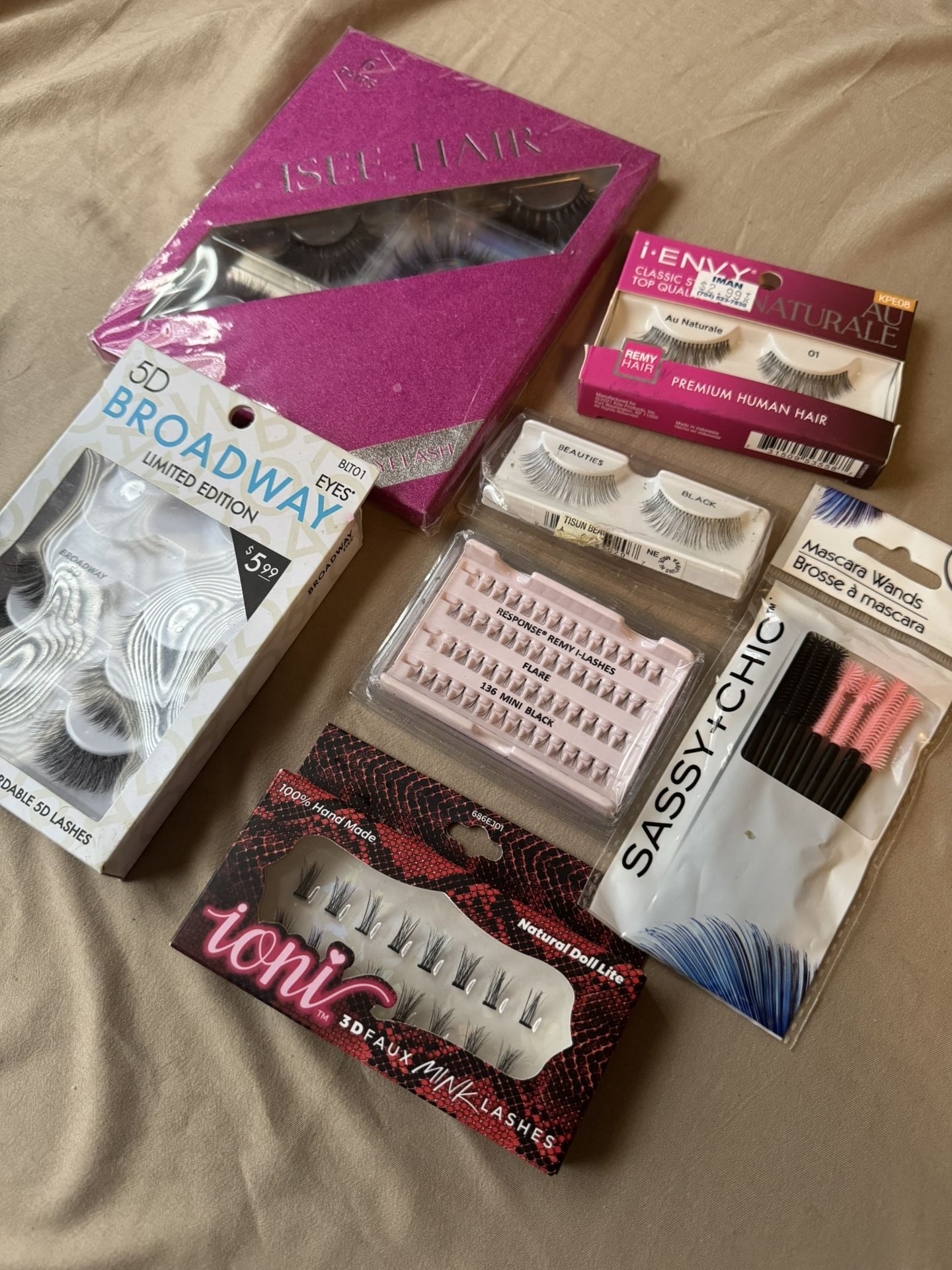 Eye lashes, mascara wands & beauty masks