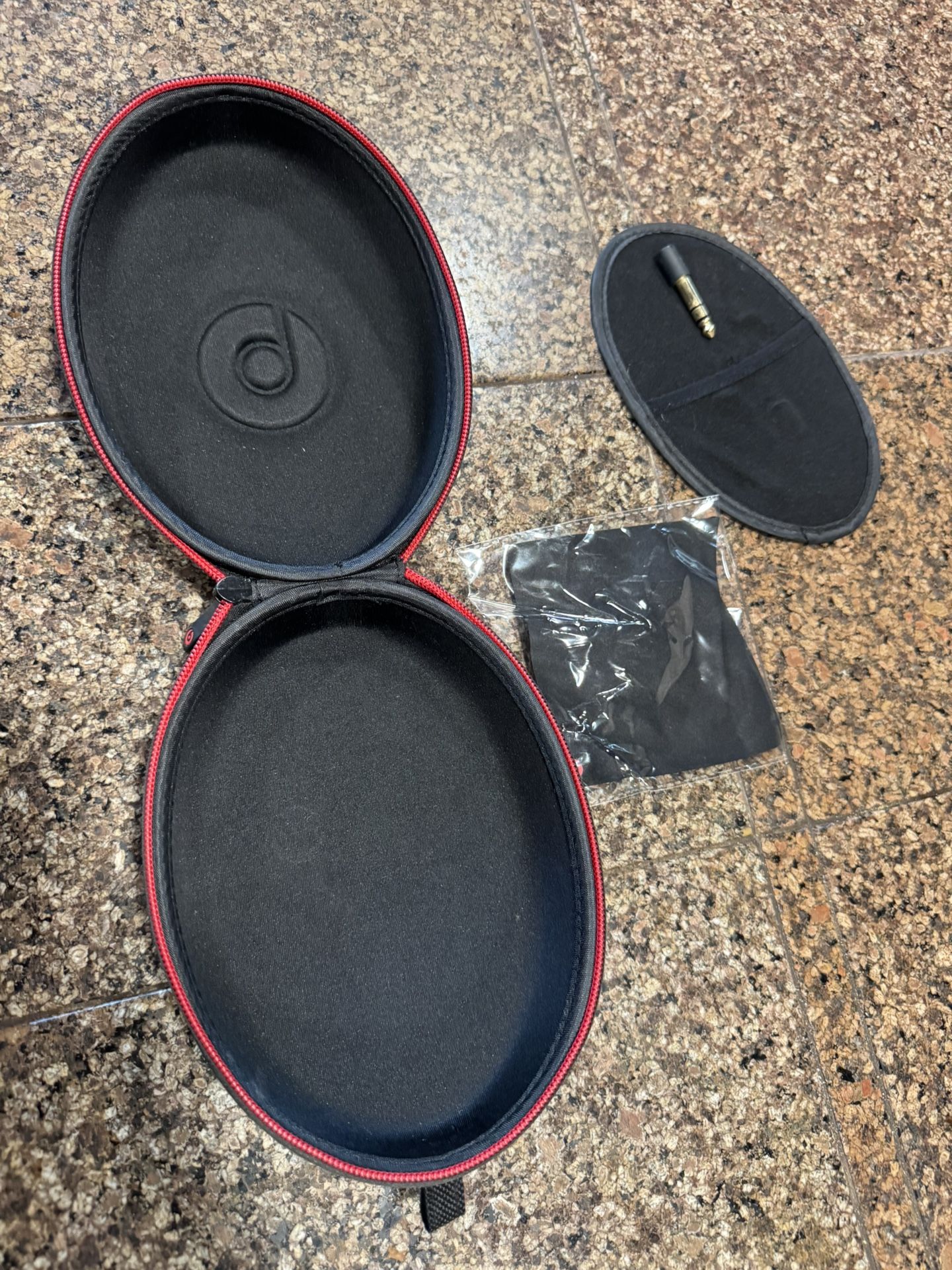 Beats by Dr. Dre Solo 2 Headphones Hard Carrying Case With Accessories 