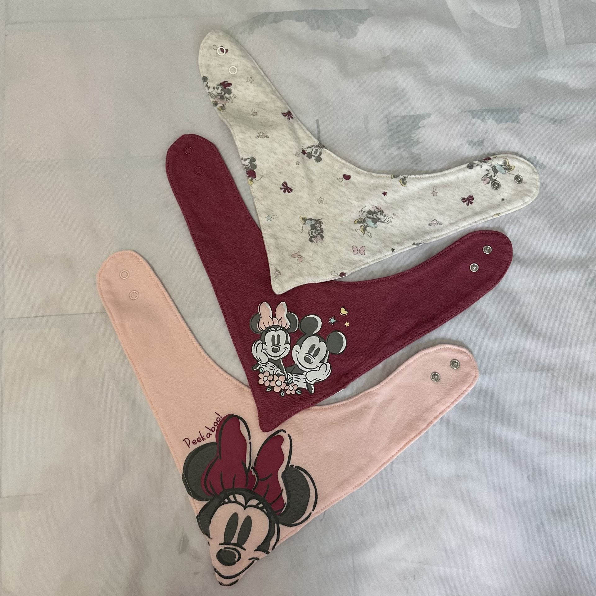 DISNEY BABY MINNIE MOUSE BIBS BANDANAS NWOT 