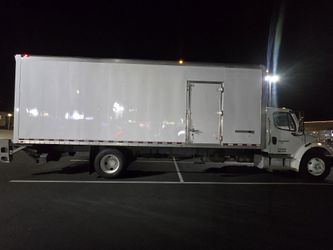 2016 Freightliner M2 106 26' box truck for sale