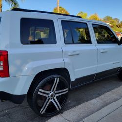 (14) Jeep Patriot, Low Miles, Clean Title, Smogged, 4 Cylinder, 22"rims, Backup Camera, Runs And Drives Great 