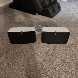 Pair Of White Sonos second Gen Play 5’s